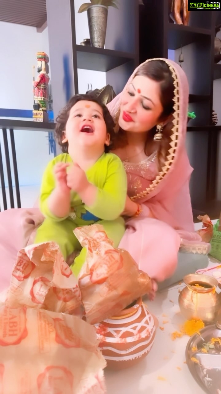 Surilie Gautam Instagram - Happy AHOI Ashtami to all the beautiful mothers and there beautiful babies 🥰❤️😇🙏🏻 #blessings #fasting #ahoiashtmi2023❤️🧿
