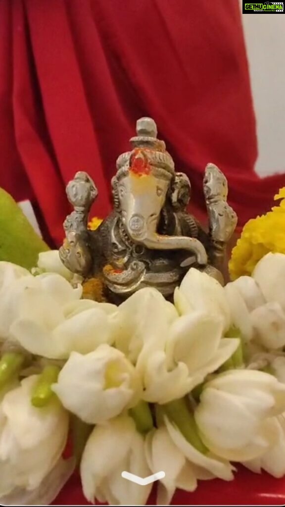 Suruchi Adarkar Instagram - सांगता नवरात्राची, जल्लोष विजयाचा.. मुहूर्त एक सण दसऱ्याचा. दसऱ्याच्या हार्दिक शुभेच्छा" 🌸🌼🪷✨ #dussera #gratitude #Blessed