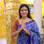 Suruchi Adarkar Instagram - सर्वमंगल मांगल्ये शिवे सर्वार्थ साधिके। शरण्ये त्र्यंबके गौरी नारायणि नमोस्तुते॥ 🪷🧿✨🙏 @planet.marathi #navratri #gratitude #blessed