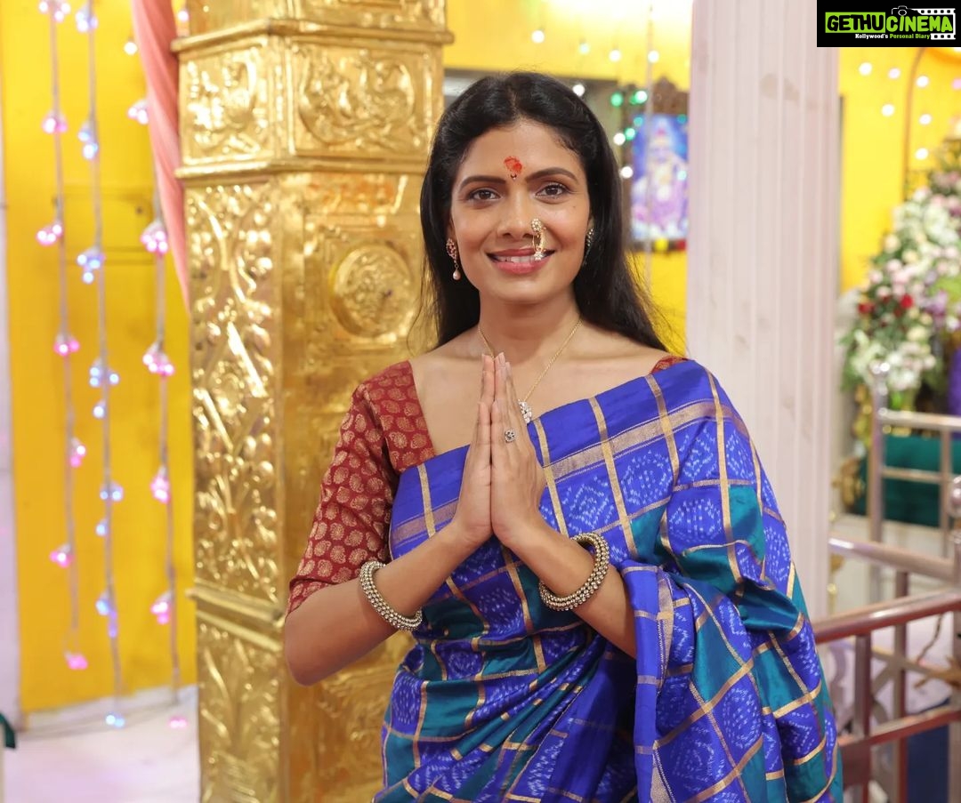 Suruchi Adarkar Instagram - सर्वमंगल मांगल्ये शिवे सर्वार्थ साधिके। शरण्ये त्र्यंबके गौरी नारायणि नमोस्तुते॥ 🪷🧿✨🙏 @planet.marathi #navratri #gratitude #blessed