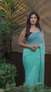 Suruchi Adarkar Instagram - Only for the love of jhumkaaa😉🤍❤️🌷 #gratitude . . . . . . . Makeup @visagemakeover Hair @balikatandale.makeupartist Saree by @saudamini_handloom Photography @rvphotography78 Location @hotel_chul_angan Managed by @wechitramedia @n.i.d.s_ #SuruchiAdarkar #Photoshoot #Simplicity #Saree #SareeLove #Blessed