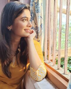 Suruchi Adarkar Instagram - मंजिलें भी जिद्दी हैं, रास्ते भी जिद्दी हैं ,
देखतें हैं कल क्या हो, हौंसले भी जिद्दी हैं। 🧿♾️🫶🏼🌷✨
.
.
.
📸 @ruchi_sanjay_nerurkar_bayo ❤️
#gratitude
#peace