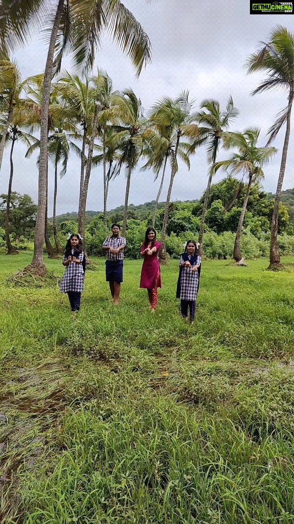 Suruchi Adarkar Instagram - Dancing is fun when you get a Lil time off shoot & when you have favv people around you!!!!🫶🏼❤️🤗 @ruchi_sanjay_nerurkar_bayo @anushka__pokale @nikunj_shivalkar #happyvibes #gratitude