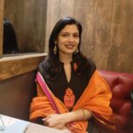 Suruchi Adarkar Instagram – When aai clicks❤️😅✨⭐🌸
📸 @telangmaya 🤗🤗
#happyvibes 
#gratitude
#diwalifeels