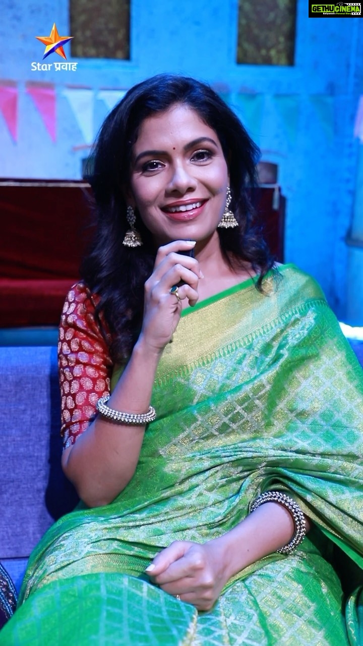 Suruchi Adarkar Instagram - ‘बाई पण भारी देवा’ या आगामी चित्रपटाच्या निमित्ताने अभिनेत्री सुरूची अडारकर आली आहे ‘मी होणार सुपरस्टार-छोटे उस्ताद २’च्या मंचावर.... ‘मी होणार सुपरस्टार-छोटे उस्ताद २’ ।। आषाढी एकादशी विशेष ।। शनि-रवि रा. ९:०० वा. Star प्रवाह वर... #MiHonarSuperstar #ChhoteUstad2 #StarPravah @sachin.pilgaonkar @adarshshinde @vaishalisamant @thessarapalekar @parashuramivaidehi @raviraaj_music @vishwajeeetjoshi @avinashchandrachud @avinashvishwajeet