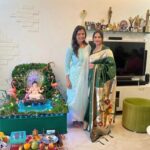 Suruchi Adarkar Instagram - When friends as family unite.. Posting love 💕🧿🌺🩷✨ #happyvibes #gratitude #bappa #friends #faith #love #happines #SuruchiAdarkar
