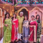 Suruchi Adarkar Instagram - सर्वप्रथम “बाईपण भारी देवा” या सुंदर कलाकृतीचा मला भाग होता आलं ह्यासाठी @kedarshindems sir आणि @officialjiostudios @saneness_ sir यांचे खूप आभार… सातत्याने चांगलं काहीतरी करण्याचा प्रयत्न प्रत्येक कलाकार करत असतोचं पण तो करत असताना जेव्हा एखाद्या मोठ्या कलाकाराची साथ मिळते तेव्हा ती कला काही वेगळीचं बहरते, इथे तर मला १ नाही तब्बल ६ गुणी कलाकरांबरोबर काम करण्याचा मान मिळाला याचा आनंद कायमसाठी पुरेल. ह्या सिनेमाच्या dialoguesनी काम करत असतानाचं आमच्या मनात घर केलं होतं जे आज तुमच्या मनात होताना आम्ही पाहतोय आणि तुम्हा प्रेक्षकांची मायेची थाप ही अनुभवतोय.. जी सिनेमासाठी आणि त्या सिनेमा मधल्या प्रत्येकासाठी फार महत्वाची असते म्हणूनचं तुम्ही या सिनेमावर जो प्रेमाचा वर्षाव केलात त्या बद्दल आम्ही कायमचं तुमचे ऋणी राहू.असेच आशीर्वाद मायबाप प्रेक्षक तुमचे कायम पाठीशी रहुद्या🙏🧿♾️🪷 @rohinihattangadi @vandanagupteofficial @sukanyamoneofficial @suchitrabandekar @shilpanavalkar @deepaparabchaudhariofficial . . . . #gratitude #baipanbharideva #godsfavchild