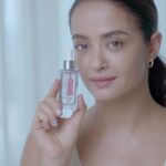Surveen Chawla Instagram - Unlocking timeless beauty in just 60 minutes with the magic of Hyaluronic Acid! My secret to a youthful glow, replumping the skin in 1 hour. @lorealparis #Ad #ILoveHA #LOrealParis #LOrealParisIndia #HyaluronicAcid #Serum