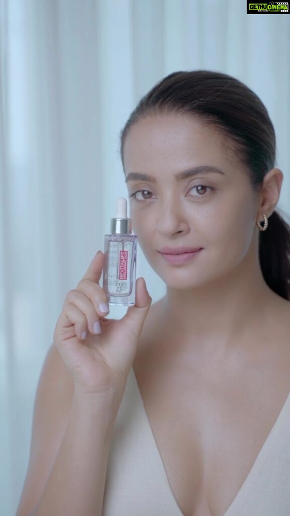 Surveen Chawla Instagram - Unlocking timeless beauty in just 60 minutes with the magic of Hyaluronic Acid! My secret to a youthful glow, replumping the skin in 1 hour. @lorealparis #Ad #ILoveHA #LOrealParis #LOrealParisIndia #HyaluronicAcid #Serum