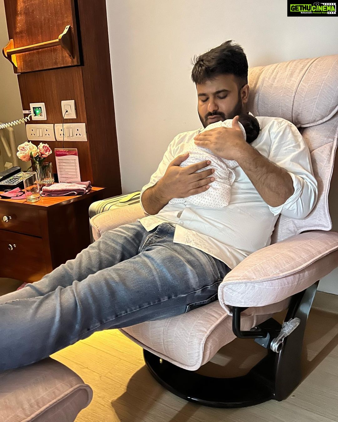 Swara Bhaskar Instagram - Childbirth was the HARDEST thing Iโve ever done.. it was also the most momentous occasion of my life! Iโm grateful to have had the expertise of the doctors, teams and medical infrastructure at @fortis_lafemme during my pregnancy and delivery. Thank you Dr. @meeahuja for your understanding, patience & experience and for giving us the confidence even at crucial moments where we didnโt have any in ourselves. Thank you for enabling and guiding me in the throes of chaos and delivering my baby girl! Thank you Dr. Richa, Dr. Suman, Dr. Tripti, Dr. Alka, Dr. Gaurika, ALL the nursing staff, ultrasound staff and teams at #FortisLaFemme for your support and guidance. And shout out to the Canteen staff, Pankaj Bisht, Mr. Guddu for the surprisingly delicious and nutritious food! Thanks Ms. Nikhat for the attention and care! Most importantly thank you for giving us a safe and comfortable space in those first 48 hours to bond with our newborn! Love & gratitude! ๐๐ฝ๐๐ฝ๐๐โจโจ #testimonial #notanad #fortislafemme #pregnancy #childbirth #delivery #postpartum #newborn #swarabhaskar #swarabhasker Delhi, India