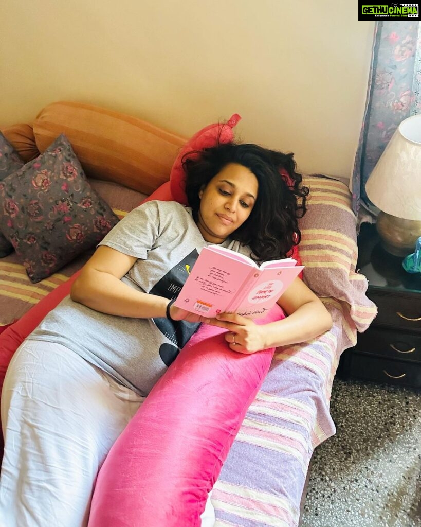 Swara Bhaskar Instagram - A real pregnancy blessing - this pregnancy pillow from @quiltcomfort ! 🤗💜✨ Made all those uncomfortable third trimester nights bearable, also discovered that it’s great comfort for my tired post partum back!!! So still using it :) To- be Mommas… this #quiltcomfort #pregnancypillow is a MUST HAVE! Also makes for a great baby shower or pregnancy announcement gift! 💖 #triedandtested #pregnancydiaries #pregnancy #pregnancyhacks #swarabhaskar #swarabhasker