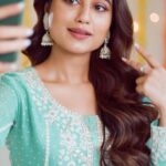 Swastika Dutta Instagram - With Diwali here✨, I amped up my look with a hair makeover all by myself💁🏻! and when my friends/family saw my look their reactions were crazy🤯....check it out! Ps:- Special thanks to Garnier’s Virtual Try-On Tool for helping me find the perfect shade for myself✅ Hair colour courtesy: @garnierindia Shade 5 Light Brown #collab #ColorfulReactions #GetReadyWithGarnier
