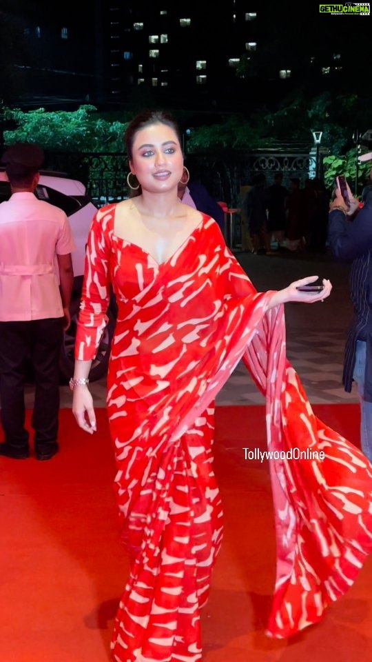 Swastika Dutta Instagram - Ye laal rang...@swastika023 spreading red vibes at the red carpet of #HoichoiSeason7 ❤️