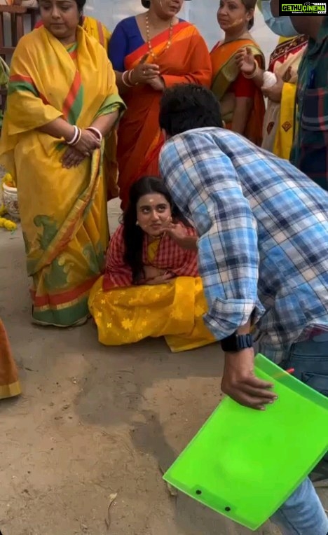 Swastika Dutta Instagram - It was Gaye holud, it was smiling time 📹@lakhshya_06 #tomarkholahawa #happiness #trending #reelskarofeelkaro #marriage #holud #bengaliserial #togertherness