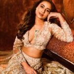 Swastika Dutta Instagram – 🪔 SUBH DEEPAVALI 🪔

With Gleam Of The Diyas,
And The Echos Of The Chants,
May Happiness And Contentment 
Fill Your Life! 

Wishing Everyone A Happy And Prosperous Deepavali And Kalipujo 🌺💥🪔❤️

Clicked by @sourav.dutta.kolkata 
Styled by @kiara_sen111 
Makeup & Hair-do by @lookzchakraborty 
.
.
.

#festiveseason #diwalivibes #kalipujo #glamforthegram #instafashion #fashionshoot #loveandlights #glamshoot #expressions #actress #tollywood #swastikadutta