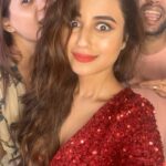 Swastika Dutta Instagram – Because it’s trending 🫣😍 and I made them do this😅😃
What a Woww Reel. !!!! 

#trendingreels #instaupload #instareels #glamlook #comingsoon #teamwork #instafashion #diwalivibes #diwalireels