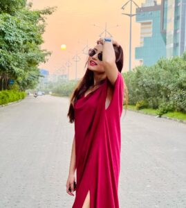 Swastika Dutta Instagram - Opacoraphile,sunset lovers 🫶🏻🌅🧿

#nevergotoolongwithoutwatchingasunset❣️ #sunsetsgram #instagramupload #clicked #photography #casuallook #sunsetlook☀️