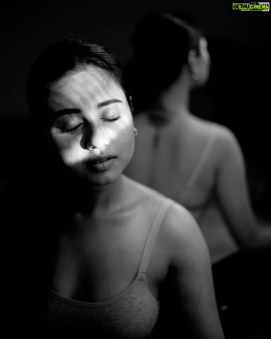 Swastika Dutta Instagram - This was i that was,was rare π€ #Killing me slow, out the window I'm always waiting for you to be waiting below Devils roll the dice, angels roll their eyes What doesn't kill me makes me want you more