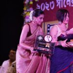 Swastika Dutta Instagram – Lately,some genuine candids ! 🥰💐

Moments captured by @sahil_paswan_2646_ 🤗
Wearing @bohurupi_santiniketan & @rabhisek ❤️

Makeup & Hair-do by @meghna_make_up_artist 😘
.
.
.
.
 
#artistforum25yearscelebration #stagelove #blessed #actor #sareelove #loveforcandidshots❤️ #beyoutiful #🌹
