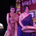 Swastika Dutta Instagram - Lately,some genuine candids ! 🥰💐 Moments captured by @sahil_paswan_2646_ 🤗 Wearing @bohurupi_santiniketan & @rabhisek ❤️ Makeup & Hair-do by @meghna_make_up_artist 😘 . . . . #artistforum25yearscelebration #stagelove #blessed #actor #sareelove #loveforcandidshots❤️ #beyoutiful #🌹