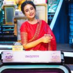Swastika Dutta Instagram – দাদার সাথে দাদাগিরি 🏏🧐😇🥰💙
আসছি 10th November @zeebanglaofficial Presents #দাদাগিরি-তে !! 

ঠিক রাত ৯.৩০টায় 
Don’t miss the special episode friends ❤️

Wearing @storeno.6 @srotoswinee 
Makeup by @papiyachanda 
.
.
.

#diwalispecial #diwalispecialepisode 
#zeebangla #dadagiriunlimited #souravganguly #celebrityguests #quizzshow #tollywood #actress #swastikadutta 

@souravganguly 🤩🙏
