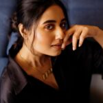 Swastika Dutta Instagram - ♥️ Captured by @saurabhbasu Styled by @neelsaha_styled_by_blue Makeup & Hair-do by @sonam_makeupartist #stare #songoftheweek #moodshot #expressions #romance #tollywood #actress #swastikadutta #instaupload #instamusic #just