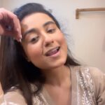 Swastika Dutta Instagram – मन मन की सुनता जाए
 सुनता नहीं मन वालों की… ❣️ 

#mighdeletelaterkindareel💭 #unfilteredmood #songoftheweek🎧#oneofmyfavoruites #instareels #instaupload #inbetweenmakeup #lyrics #sync #workplace #makeuproom #actress #tomarkholahaowa #jhilmil #justbe🙂
