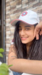 Swastika Dutta Instagram - Unmanageable wet hair and caps 😍 #bollywoodsongs #midweekreels #instamusic #vibecheck #songoftheday🎧 #instaupload #mebeingme🤪
