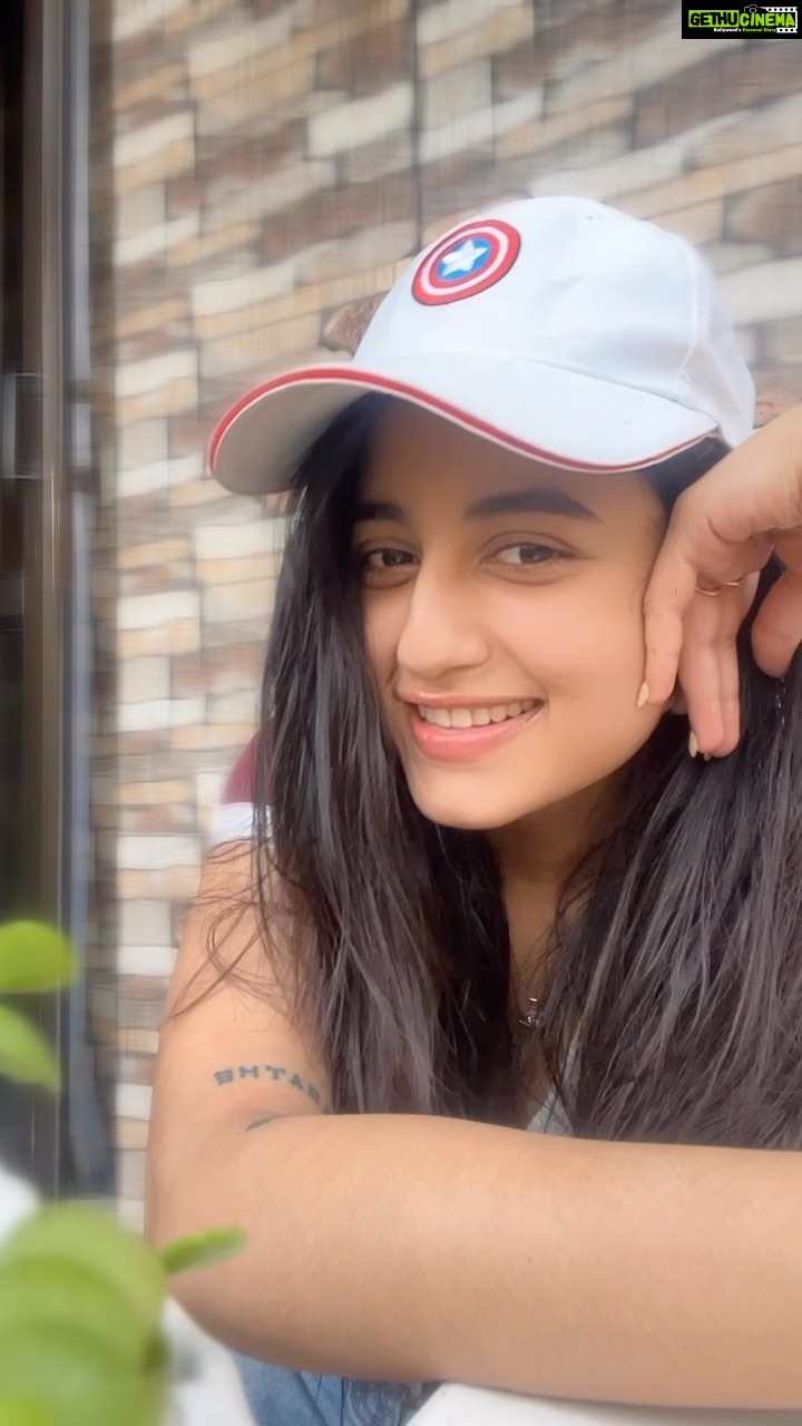 Swastika Dutta Instagram - Unmanageable wet hair and caps 😍 #bollywoodsongs #midweekreels #instamusic #vibecheck #songoftheday🎧 #instaupload #mebeingme🤪