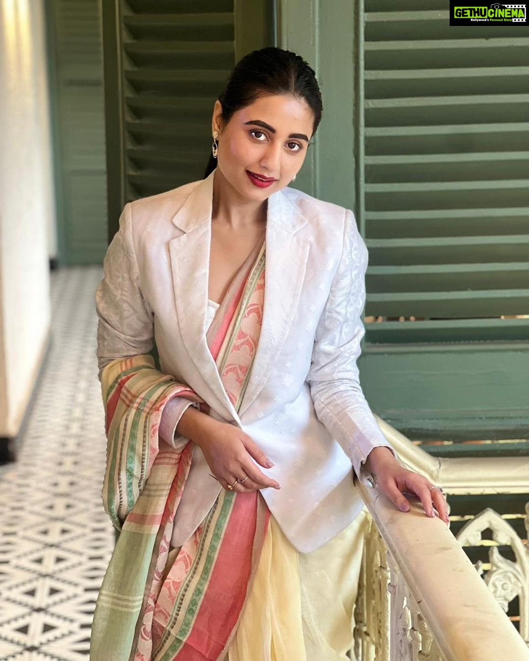 Swastika Dutta Instagram - Handloom day with @calcuttatimes ❤️ Wearing @rabhisek @bohurupi_santiniketan Makeup & Hair-do by @abhijith_chanda & Team.! “They create the national pillars by their hard work and dedication.They weave and this is all because they want to work for their country” Happy Handloom Day everyone! 🌼💖🥰 Thank You @ruman_ganguly Mam🥰🤗
