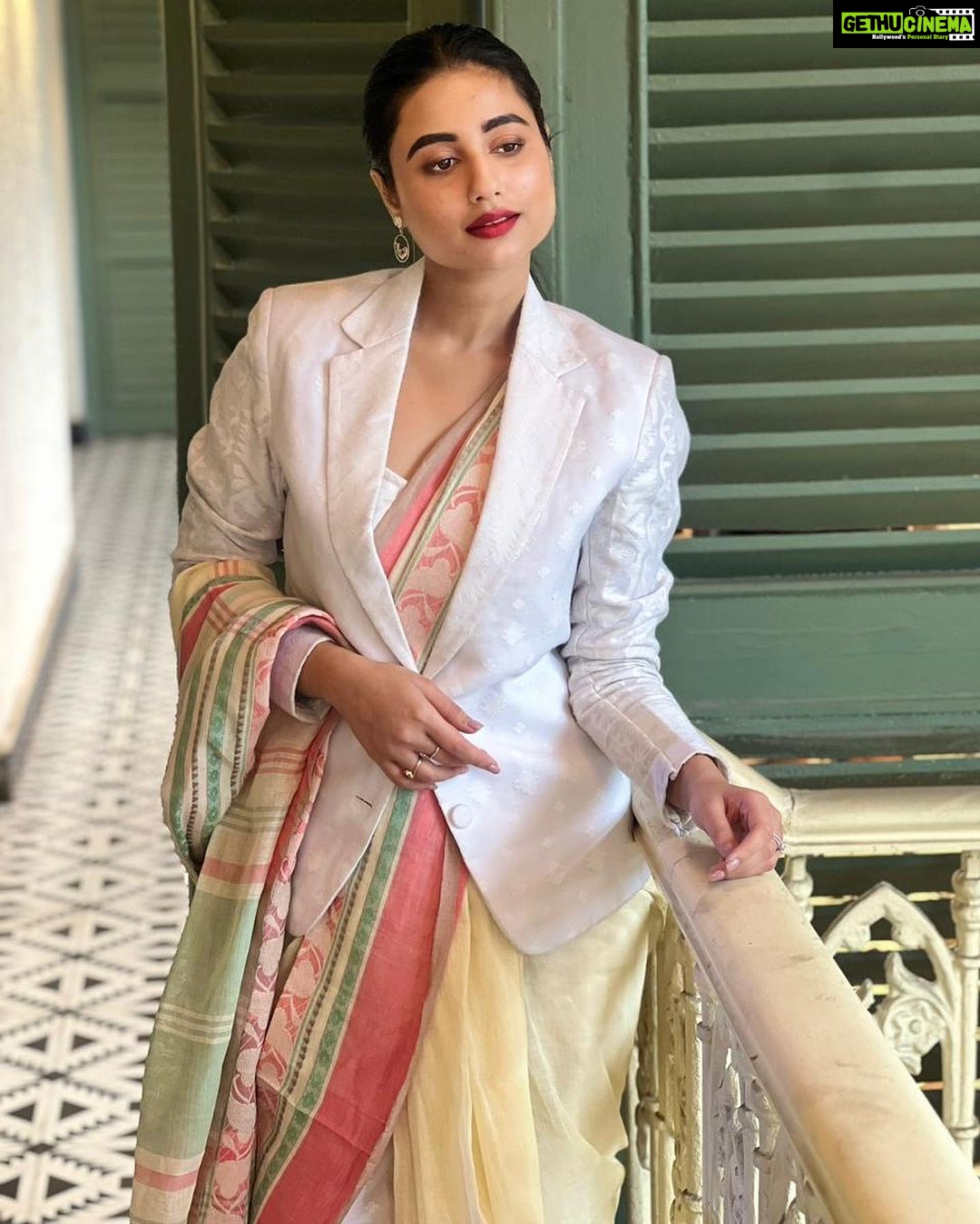Swastika Dutta Instagram - Handloom day with @calcuttatimes ❤️ Wearing @rabhisek @bohurupi_santiniketan Makeup & Hair-do by @abhijith_chanda & Team.! “They create the national pillars by their hard work and dedication.They weave and this is all because they want to work for their country” Happy Handloom Day everyone! 🌼💖🥰 Thank You @ruman_ganguly Mam🥰🤗