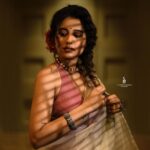 Swastika Dutta Instagram - কোন বা দেশে থাকে ভোমরা কোন বাগানে বসে, কোন বা ফুলের মধু খাইতে উইড়া উইড়া আসে, দেখিতে সোনার নাগর গো চান্দেরও সমান…. Captured by @sarkardebarshi19 Styled by @neelsaha_styled_by_blue Makeup & Hair-do by @makeupartist_bhaskarbiswas Wearing @sayantighoshdesignerstudio #sareelove #bengalivibes #loveforsarees #lyricsofthissong💘 #tollywood #actress #swastikadutta #fashionshoot #ethnicshoot #photography #shadowgraphy
