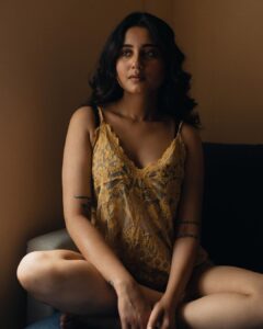 Swastika Dutta Instagram - Tum alaag bhi ho,aur ajeeb bhi 🍁

Captured by @tales_by_suvyn 
Makeup & Hair-do by @sonam_makeupartist 
Styled by @neelsaha_styled_by_blue 
.
.
.

#fashionstatement #moments #sunkissedbelike #fashionshoot #casualfashion #comfortoverfashion #instafashion #instagood #minimalmakeuplook #candids #❤︎
#tollywood #actress #swastikadutta #expressions