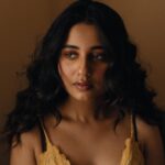 Swastika Dutta Instagram – Tum alaag bhi ho,aur ajeeb bhi 🍁

Captured by @tales_by_suvyn 
Makeup & Hair-do by @sonam_makeupartist 
Styled by @neelsaha_styled_by_blue 
.
.
.

#fashionstatement #moments #sunkissedbelike #fashionshoot #casualfashion #comfortoverfashion #instafashion #instagood #minimalmakeuplook #candids #❤︎
#tollywood #actress #swastikadutta #expressions
