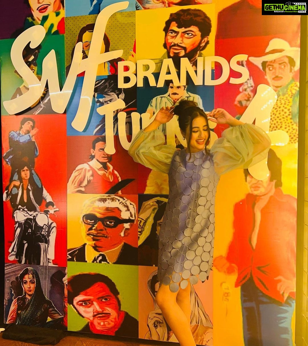 Swastika Dutta Instagram - all for @svfbrands π¦π©΅ Congratulations for the most successful 4 years of work,consistency,love and hard work team #SVFBRANDS β€οΈ We enjoyed every bit of the themed success party !! More to come.. π«Άπ»π π @neelsaha_styled_by_blue π @pritha_dutta_official πΈ @sahil_paswan_2646_ #svfbrands #4thanniversary #themedparty #tollywood #glamlook #bollywoodretro #actress #swastikadutta M Bar Kitchen & Cocktails