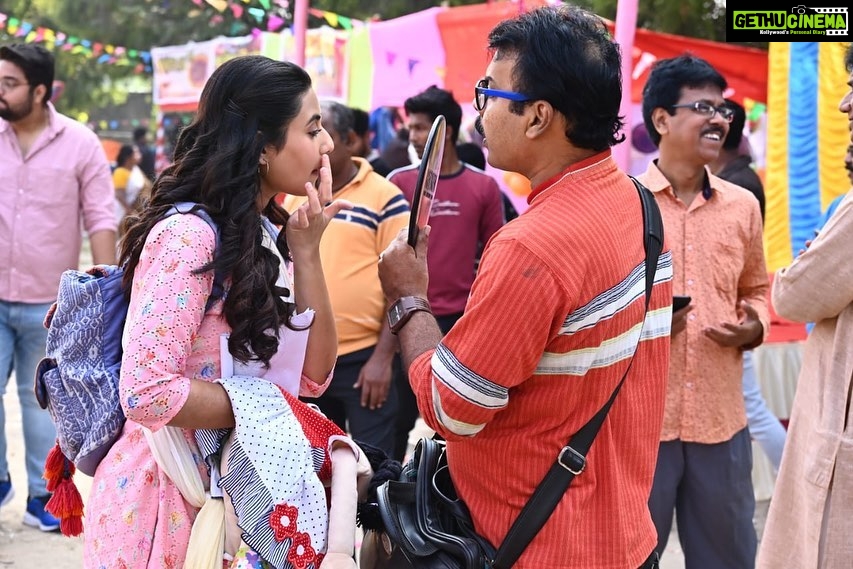 Swastika Dutta Instagram - Love what you Do Do what you Love 💛 When you enjoy going to work,When you Love your character,When you Love your Team,When you Love your show..it automatically brings you result.. 😇😍💛 💛- “ঝিলমিল-uncut” #afternoonslot #megaserial #tomarkholahaowa #toppingtheTRPcharts #slotleader #jhilmil #ventriloquist #youngestmotherinlaw #tollywood #actress #swastikadutta