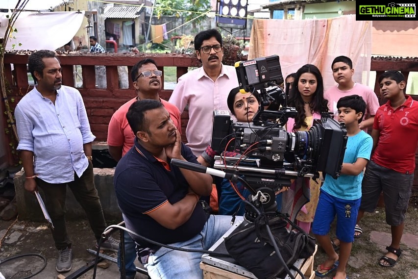 Swastika Dutta Instagram - Love what you Do Do what you Love 💛 When you enjoy going to work,When you Love your character,When you Love your Team,When you Love your show..it automatically brings you result.. 😇😍💛 💛- “ঝিলমিল-uncut” #afternoonslot #megaserial #tomarkholahaowa #toppingtheTRPcharts #slotleader #jhilmil #ventriloquist #youngestmotherinlaw #tollywood #actress #swastikadutta