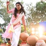 Swastika Dutta Instagram – Love what you Do
Do what you Love 💛
When you enjoy going to work,When you Love your character,When you Love your Team,When you Love your show..it automatically brings you result.. 😇😍💛
💛- “ঝিলমিল-uncut”
#afternoonslot #megaserial #tomarkholahaowa #toppingtheTRPcharts #slotleader #jhilmil #ventriloquist #youngestmotherinlaw #tollywood #actress #swastikadutta