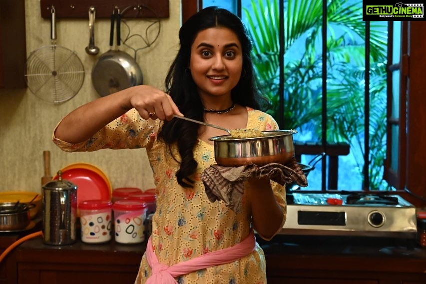 Swastika Dutta Instagram - Love what you Do Do what you Love 💛 When you enjoy going to work,When you Love your character,When you Love your Team,When you Love your show..it automatically brings you result.. 😇😍💛 💛- “ঝিলমিল-uncut” #afternoonslot #megaserial #tomarkholahaowa #toppingtheTRPcharts #slotleader #jhilmil #ventriloquist #youngestmotherinlaw #tollywood #actress #swastikadutta