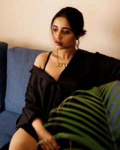 Swastika Dutta Instagram - तू तबाही मेरी 🌿🍁
.
.
.
.

Captured by @saurabhbasu 
Styled by @neelsaha_styled_by_blue 
Makeup & Hair-do by @sonam_makeupartist 
.
.
.

#feels #expressions #tollywood #actress #swastikadutta #instacasual #vibes #shoot #moodshot #🙂❤️