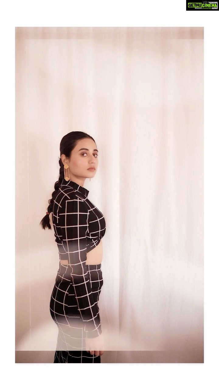 Swastika Dutta Instagram - Itβs all about a lazy sunday,we are coming soon πβ€οΈπ€πβοΈβ¨π» #lazysundays #shoot #fashionshoot #tollywood #actress #swastikadutta #unfiltered #casual #beingme #instagram Stay Tuned for this one !!