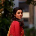 Swastika Dutta Instagram - 🍁 #songoftheday #ঝিলমিল💛 #candid