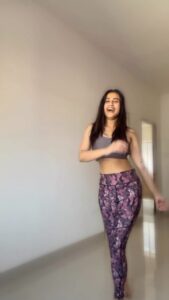 Swastika Dutta Instagram - A not so planned reel looks like this 😁 Excuse me for the disaster dancing steps !!!!! 😅 #songoftheday #sundayworkout #metime #dance #copines❤️ #instaupload #holidaysbelike #instagood #instareels #instaupload #nondancer #😅