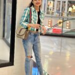 Swastika Dutta Instagram - Giving you something to dream about! 🩵😎🌸💭 #metadurgapujosquad #pujoadda #durgapujo2023 #pujovibescontinues #stylecheck #fashioncheck #clickcheck