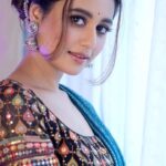 Swastika Dutta Instagram - মাঝে আর মাএ একটা দিন…তাতে কি আজ তো শুভ নবমী 💙 Styled by @subrata4462 Wearing @shimontinii Makeup & Hair-do by @baban.islam.54 Videography and Edit by @souravchel.photography #metadurgapujasquad #pujoadda #durgapujo2023 #nabamivibes #instafashion #instareels #reelsindia #expressions #tollywood #actress #swastika #sareelover #fashionablesarees #fashionshoot