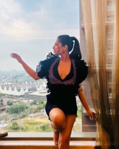 Swastika Dutta Instagram - Begin Slide Show.. ➡️ 🥶💙🦋 Wore @fashionabhishek JW Marriott Hotel Kolkata