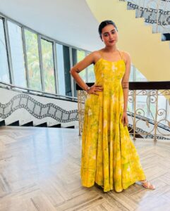 Swastika Dutta Instagram - সব #ফাটাফাটি 🌼

Some moments from the trailer launch of my next big screen release @windowsproduction  #FATAFATI 💙 

Wearing @bohurupi_santiniketan Summer Collection by @rabhisek 

Makeup & Hair-do by @me 🥰

#trailerlaunch #mynextmovie #releasingthis12thMay