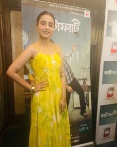 Swastika Dutta Instagram - সব #ফাটাফাটি 🌼

Some moments from the trailer launch of my next big screen release @windowsproduction  #FATAFATI 💙 

Wearing @bohurupi_santiniketan Summer Collection by @rabhisek 

Makeup & Hair-do by @me 🥰

#trailerlaunch #mynextmovie #releasingthis12thMay