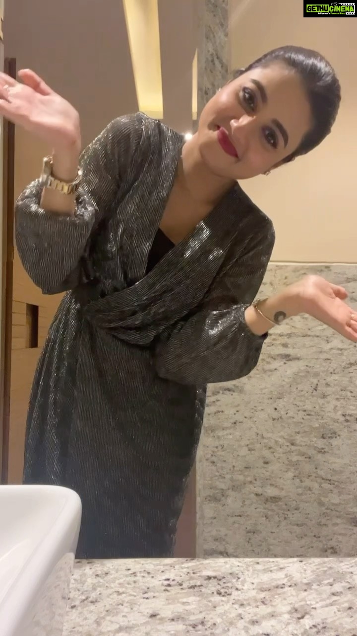 Swastika Dutta Instagram - Well,sometimes my happy place is in the restroom 🫣😁🙈 P.S. throwback reel done in between work 😛 #metadurgapujasquad #pujoadda #durgapujo2023 #instareels #reelsindia #mebeingme #loveforthissong #songoftheseason #wellwatermelonjuicehigh #foolingaround #okaytatabye👻