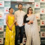 Swastika Dutta Instagram – সব #ফাটাফাটি 🌼

Some moments from the trailer launch of my next big screen release @windowsproduction  #FATAFATI 💙 

Wearing @bohurupi_santiniketan Summer Collection by @rabhisek 

Makeup & Hair-do by @me 🥰

#trailerlaunch #mynextmovie #releasingthis12thMay Nandan নন্দন